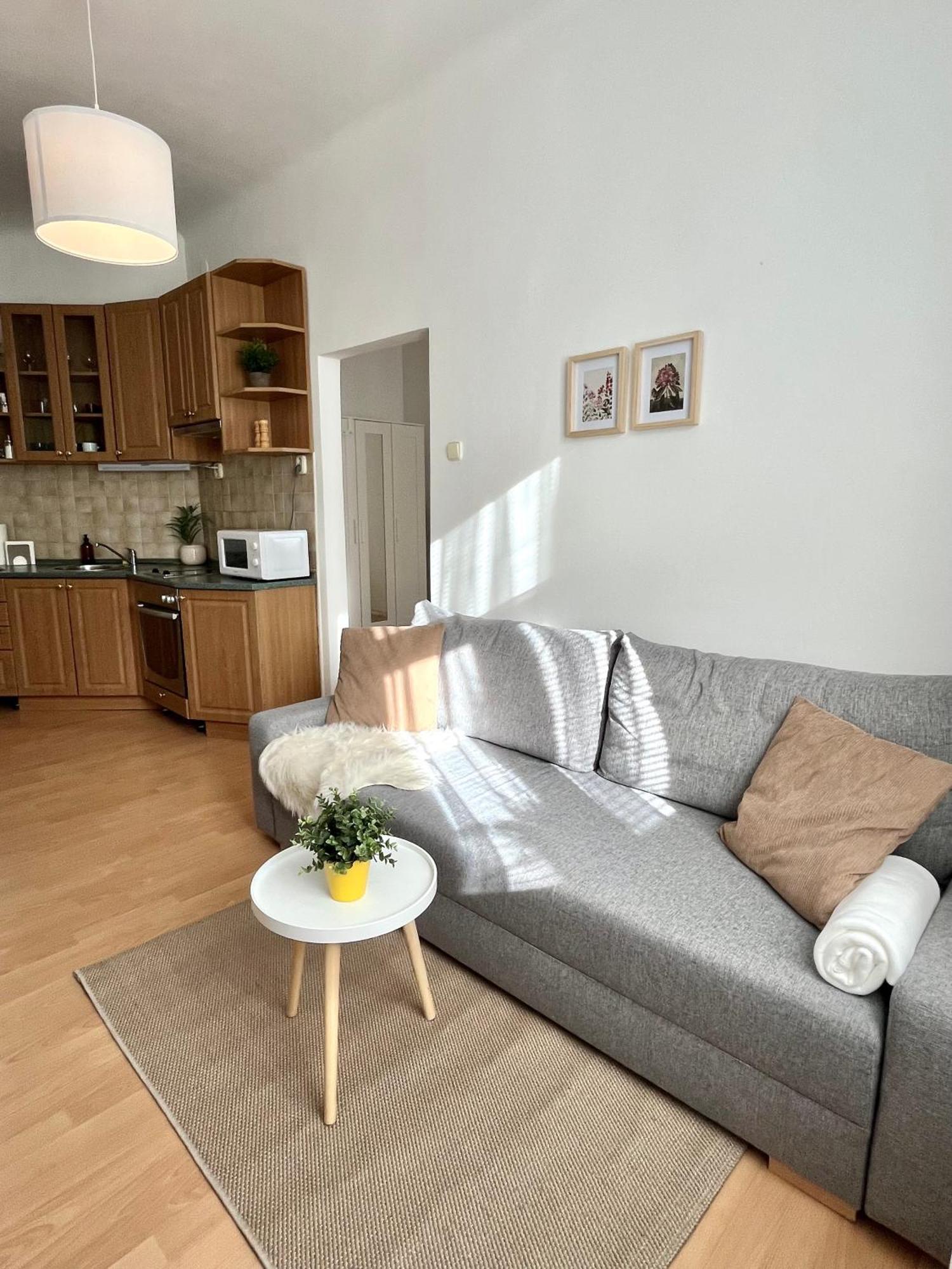 Apartment Caroline - Old Town, Ac Bratislava Exterior photo