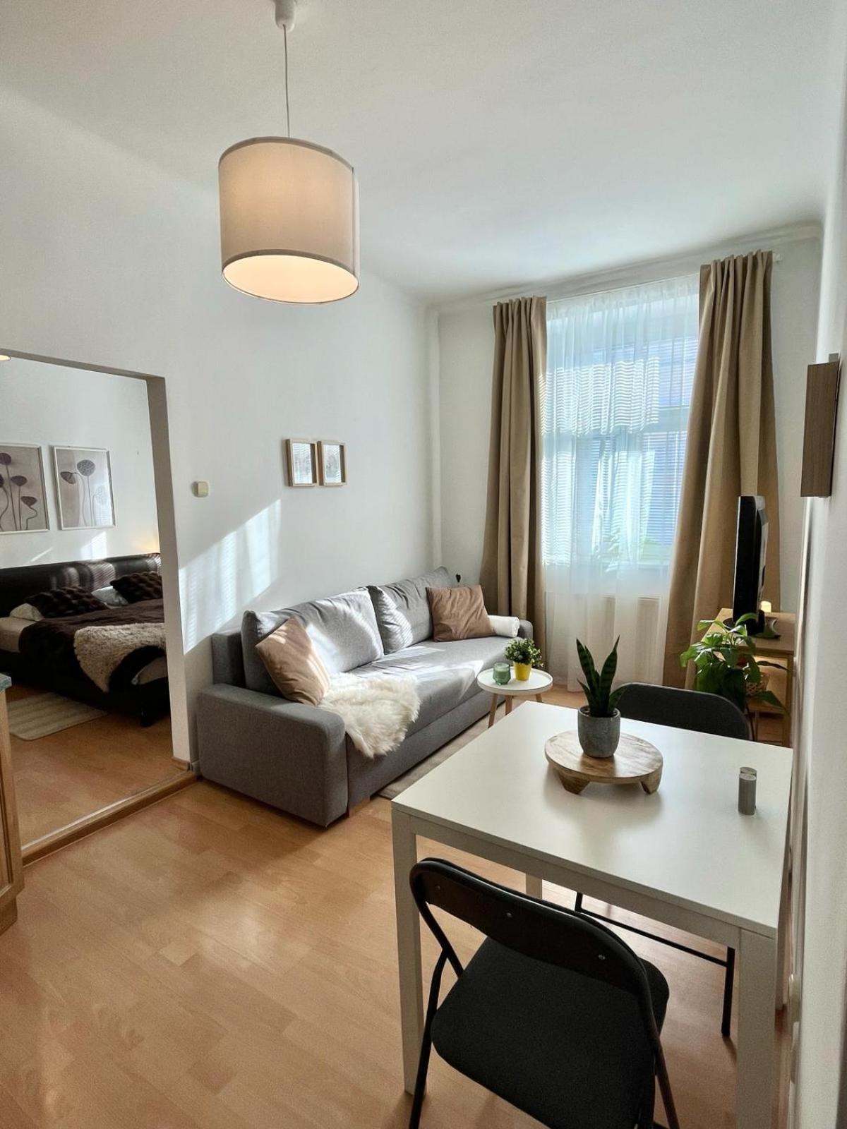 Apartment Caroline - Old Town, Ac Bratislava Exterior photo